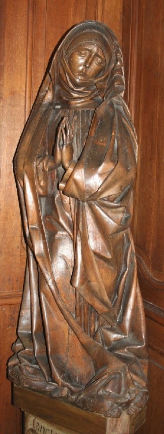 Sculpture en bois d'une Vierge de Calvaire